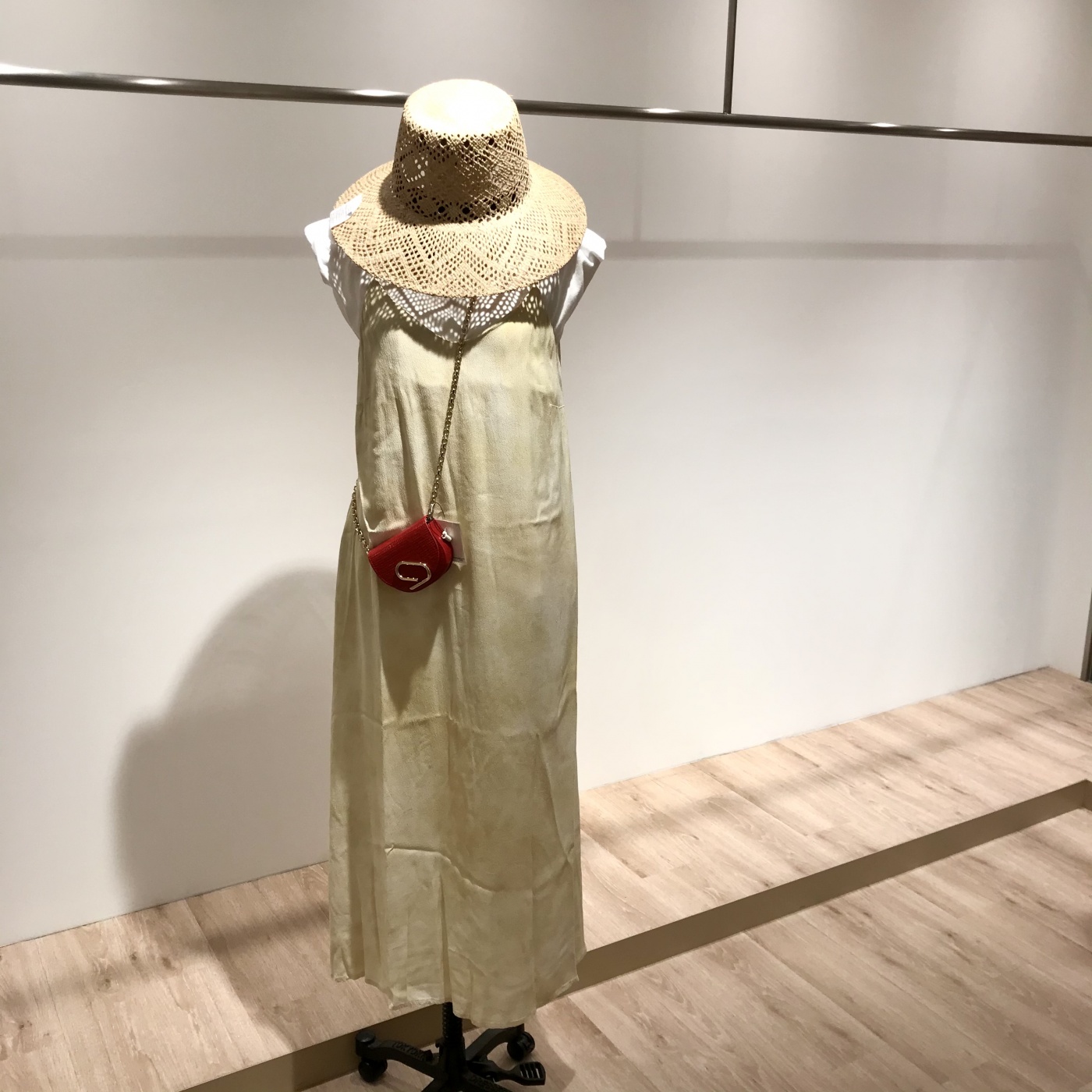 オンラインストアで発売中 Wa Lanceタイダイ柄ワンピ ピュアポニー クリスタ長堀